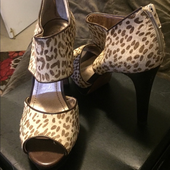 BCBG platform peep toe animal print heels. - Picture 2 of 3
